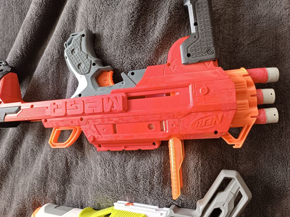 Нерфи, пістолети, бластери