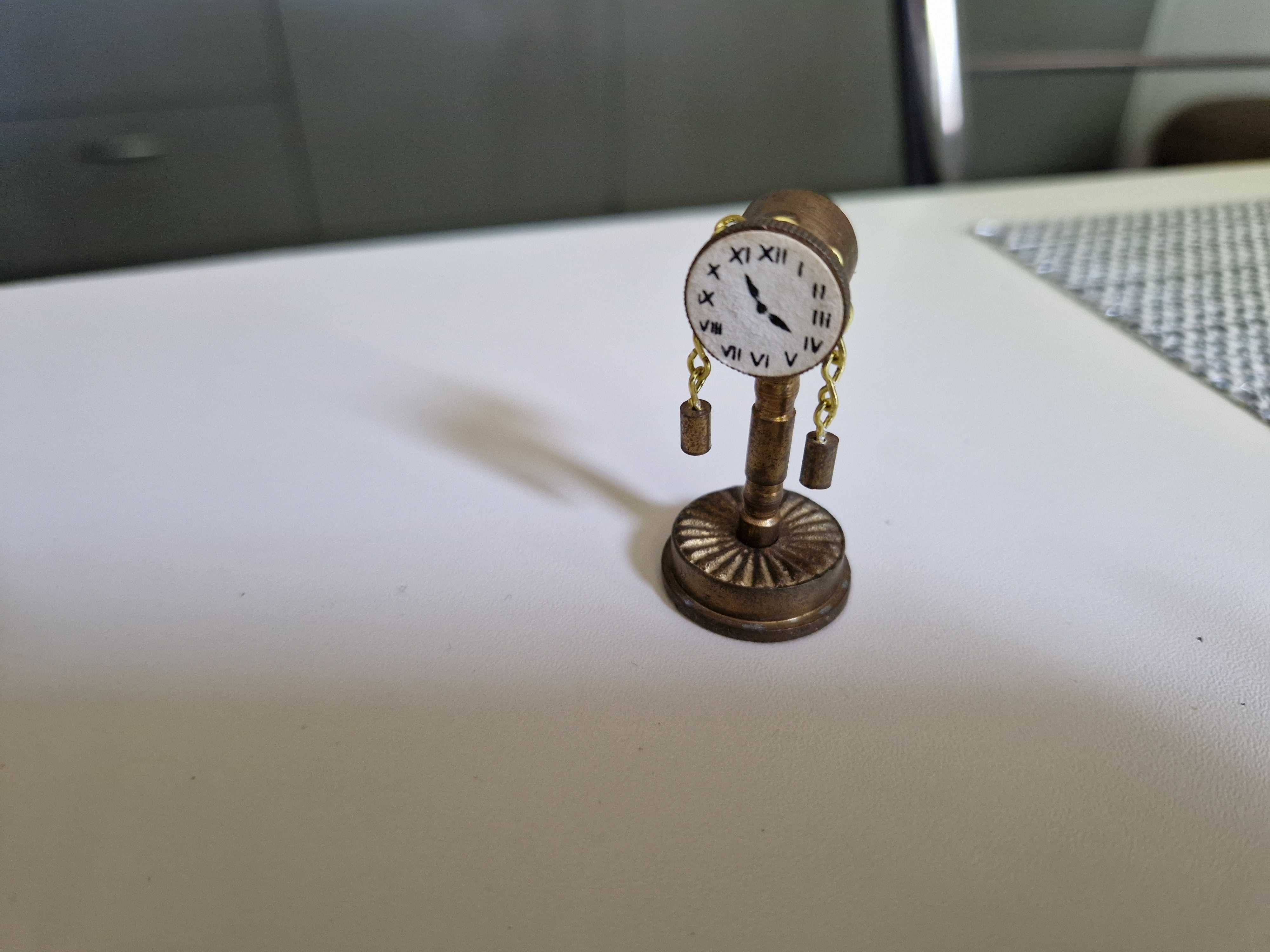 /// miniature brass clock , miniatura zegarka