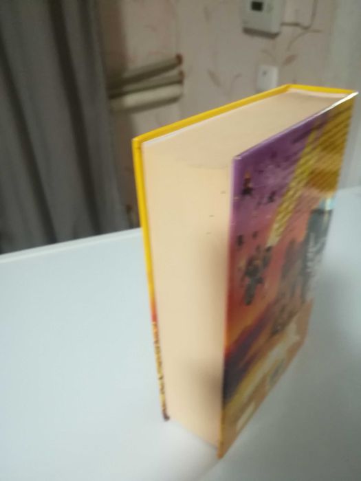 Продаю книгу 7-ю часть " ГАРРИ ПОТТЕР и Смертельные реликвии "