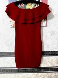 Платье красное по силуэту