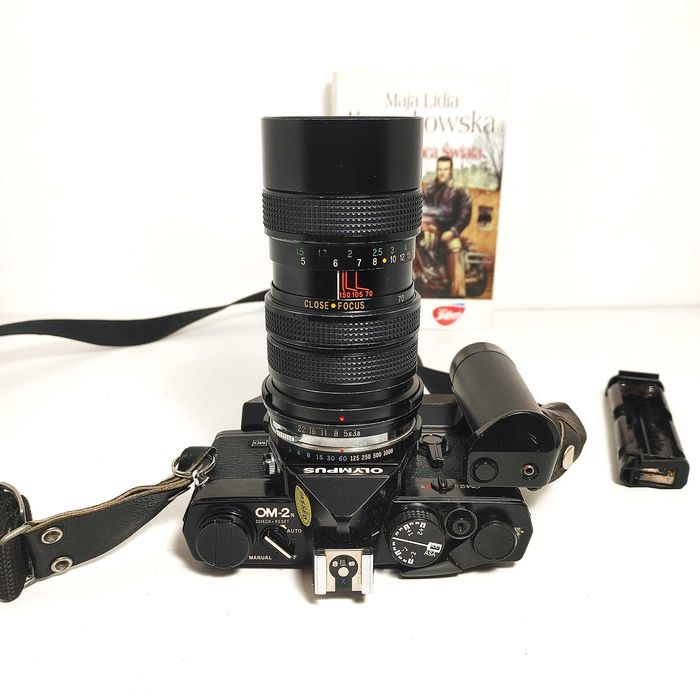 Czarna lustrzanka analogowa OLYMPUS OM 2N  Vivitar 70-150 3,8 + WINDER