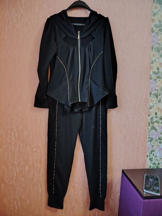 Костюм Модельный брюки и кофта трикотаж с гипюром и воланом 48р. L