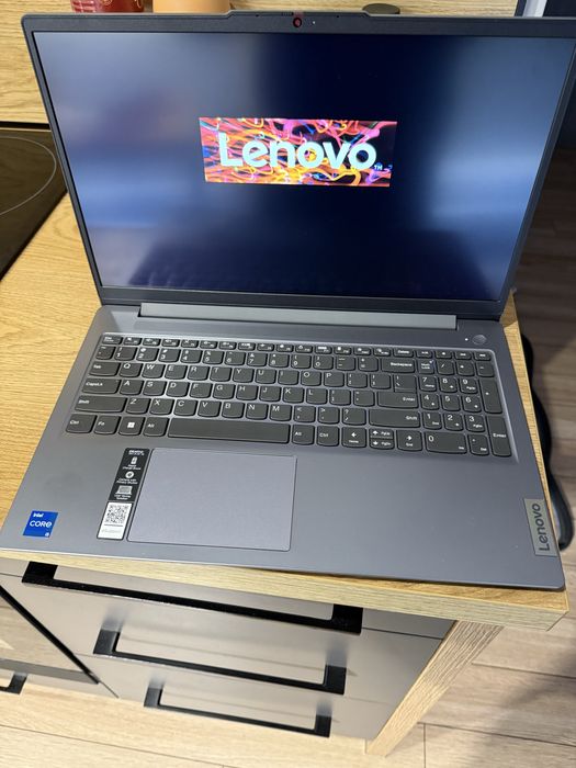 Laptop lenowo IdeaPad slim 3
