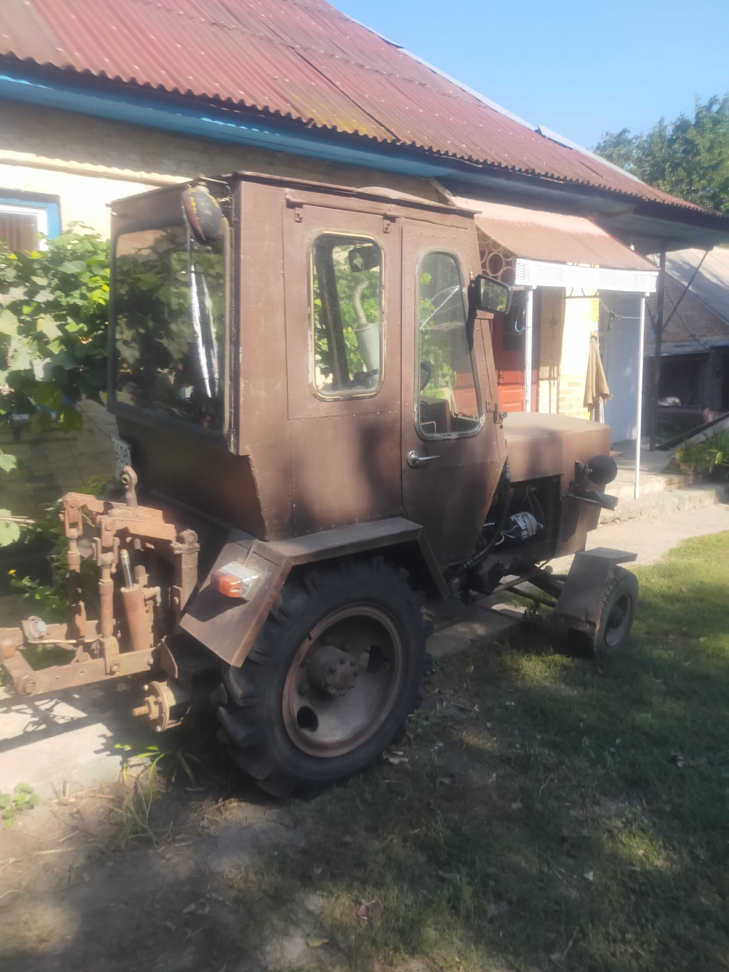 Продам малий трактор.