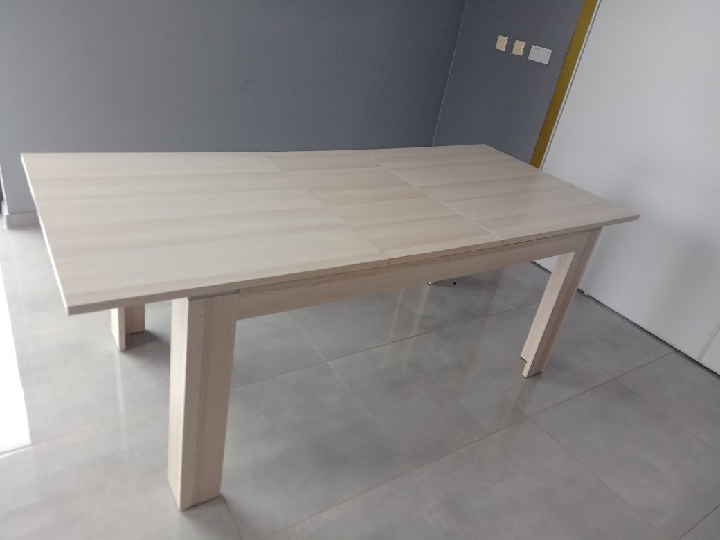 Stół o wymiarach  160 x 90