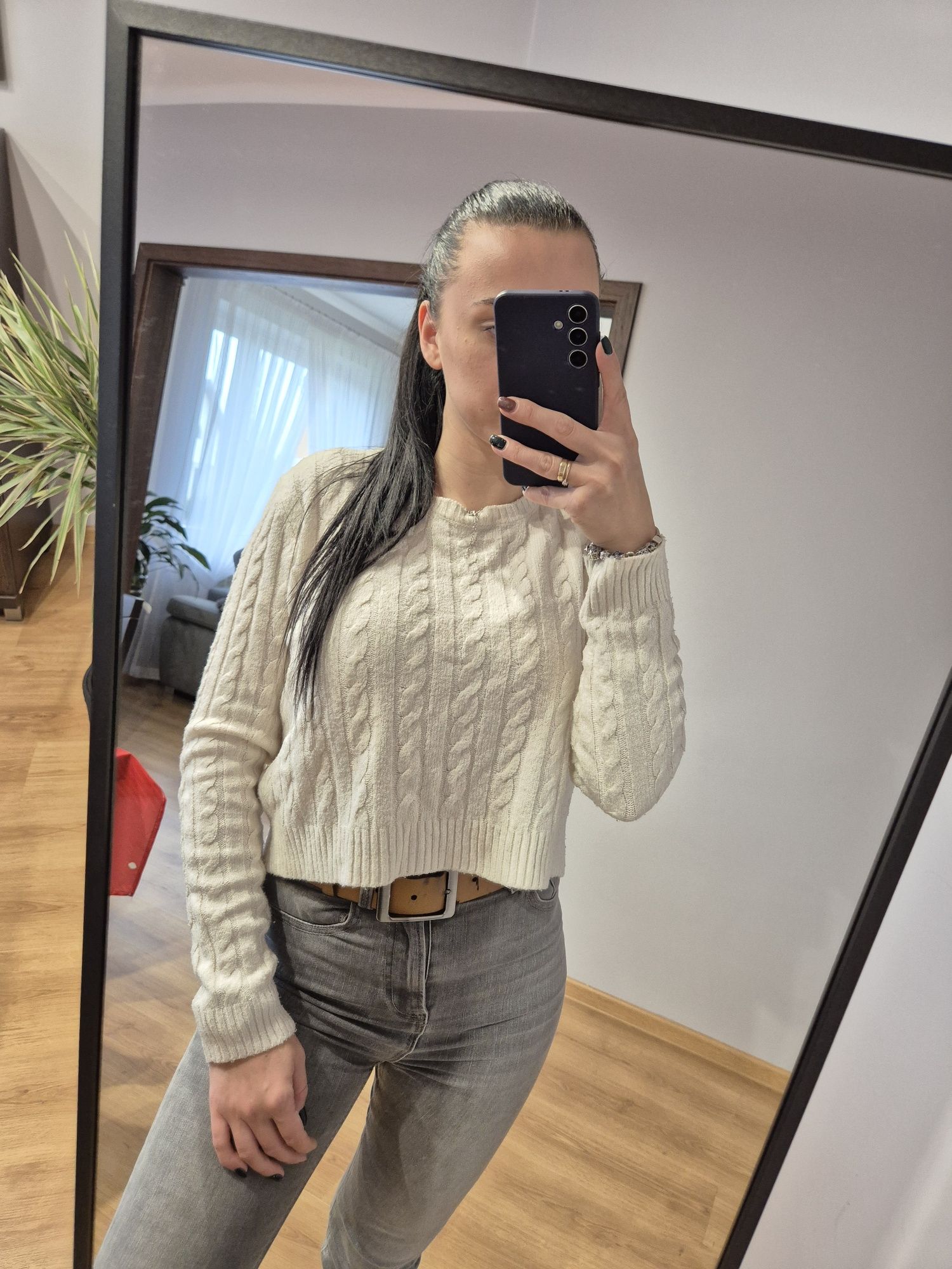 Sweterek dzianinowy bialy kremowy S M stradivarius