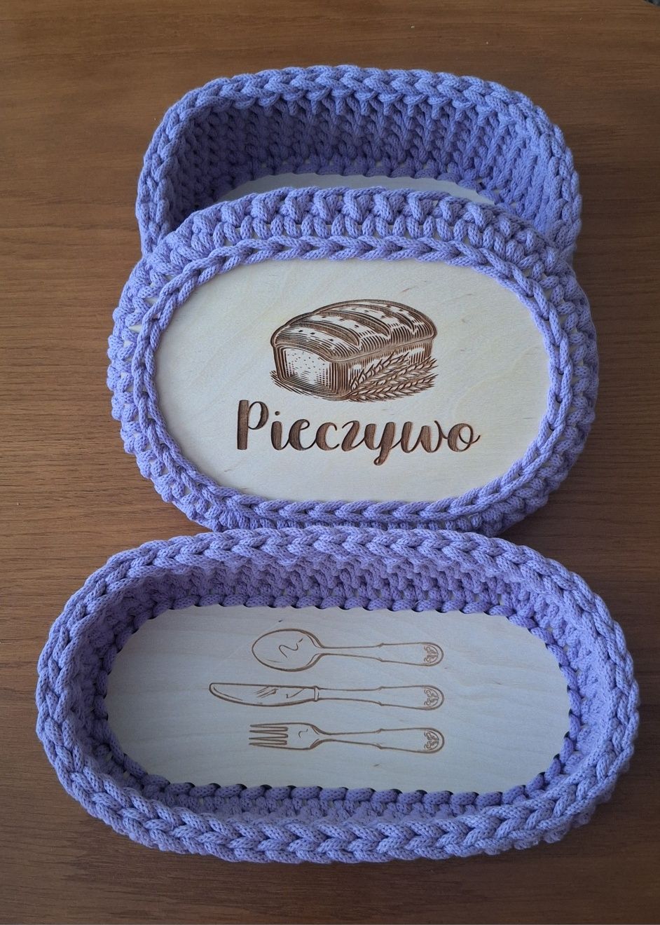 2 koszyki na pieczywo i sztućce