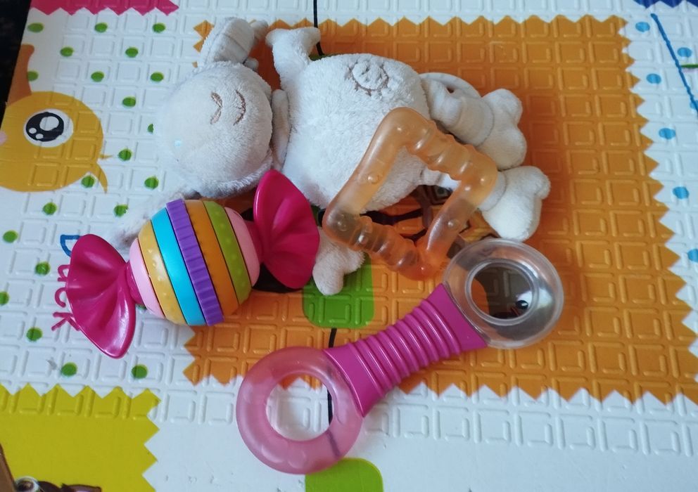 Лот іграшок, ціна за все музикальна підвіска, погремушки, гризунці