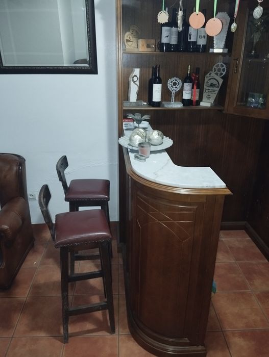 Vendo Móvel/bar e 2 bancos