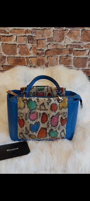 Niebieska  skórzana torebka damska z motywem skóry wężowej Marki Kazar