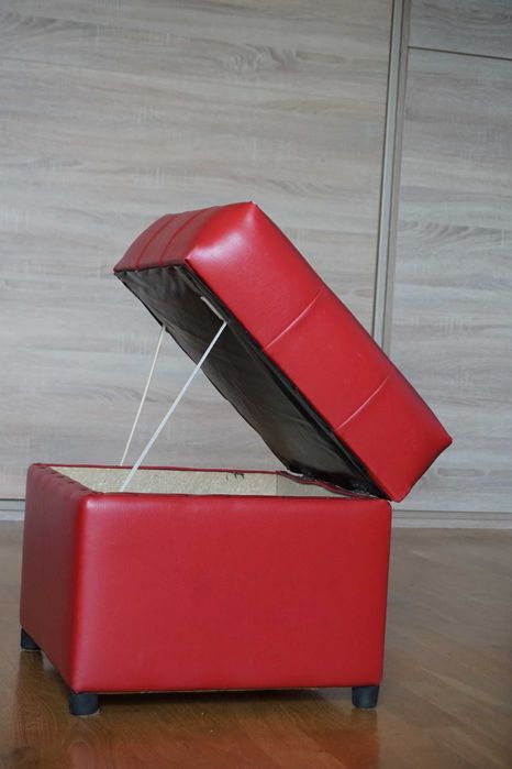 Pufy PRL czerwona skórzana pikowana