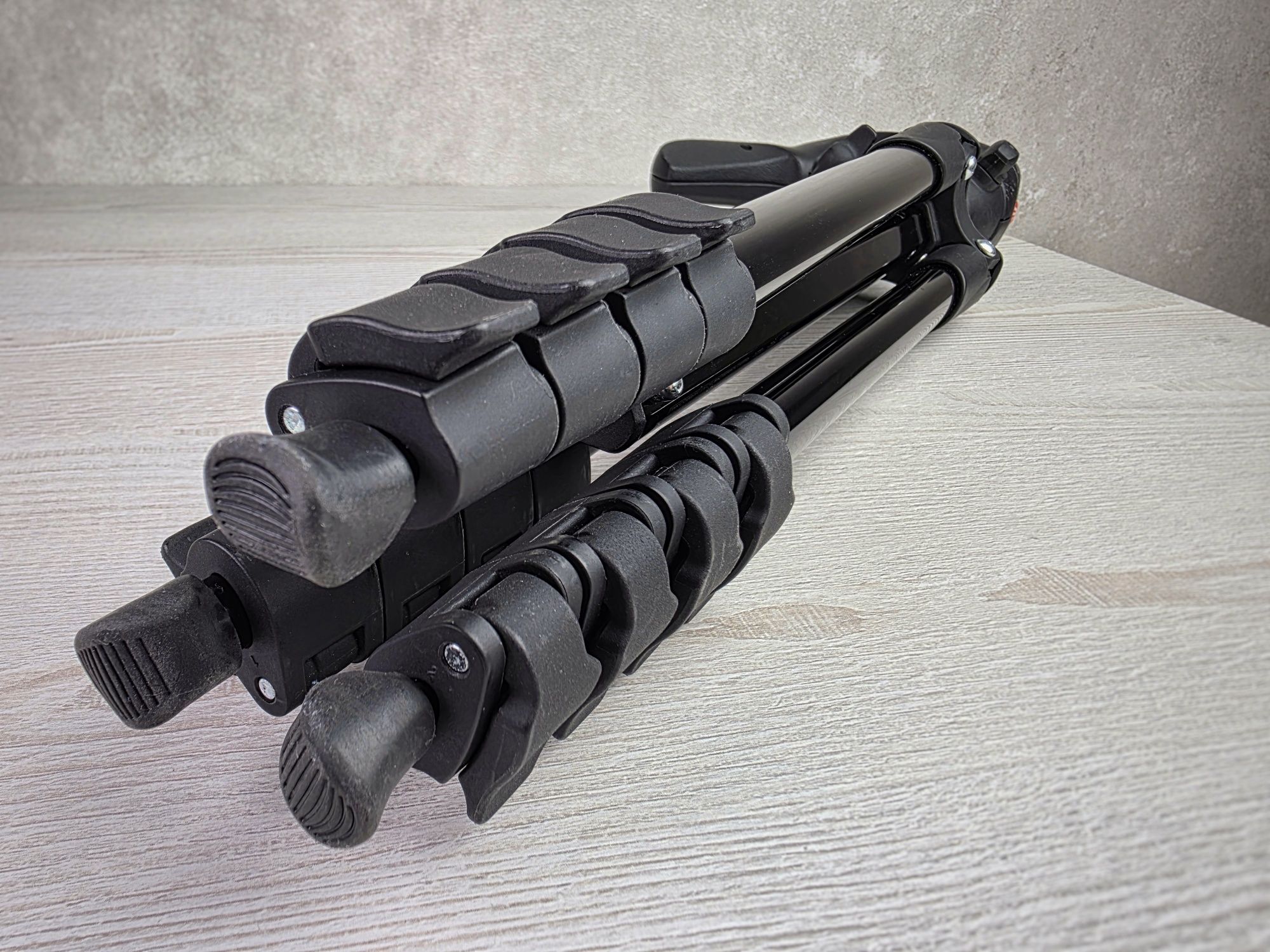 Штатив Manfrotto Compact Action (MKCOMPACTACN-BK)
