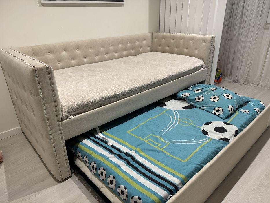 Cama dupla bege em excelente estado