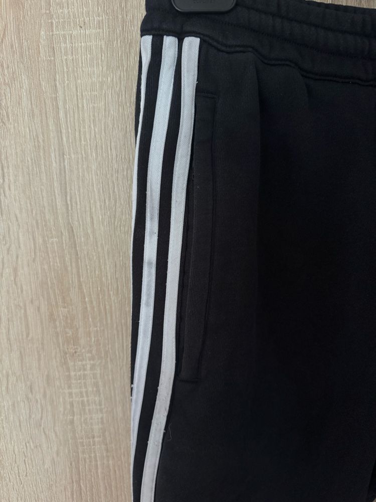 Dresy Adidas M spodnie dresowe czarne logowane suwaki modne hit