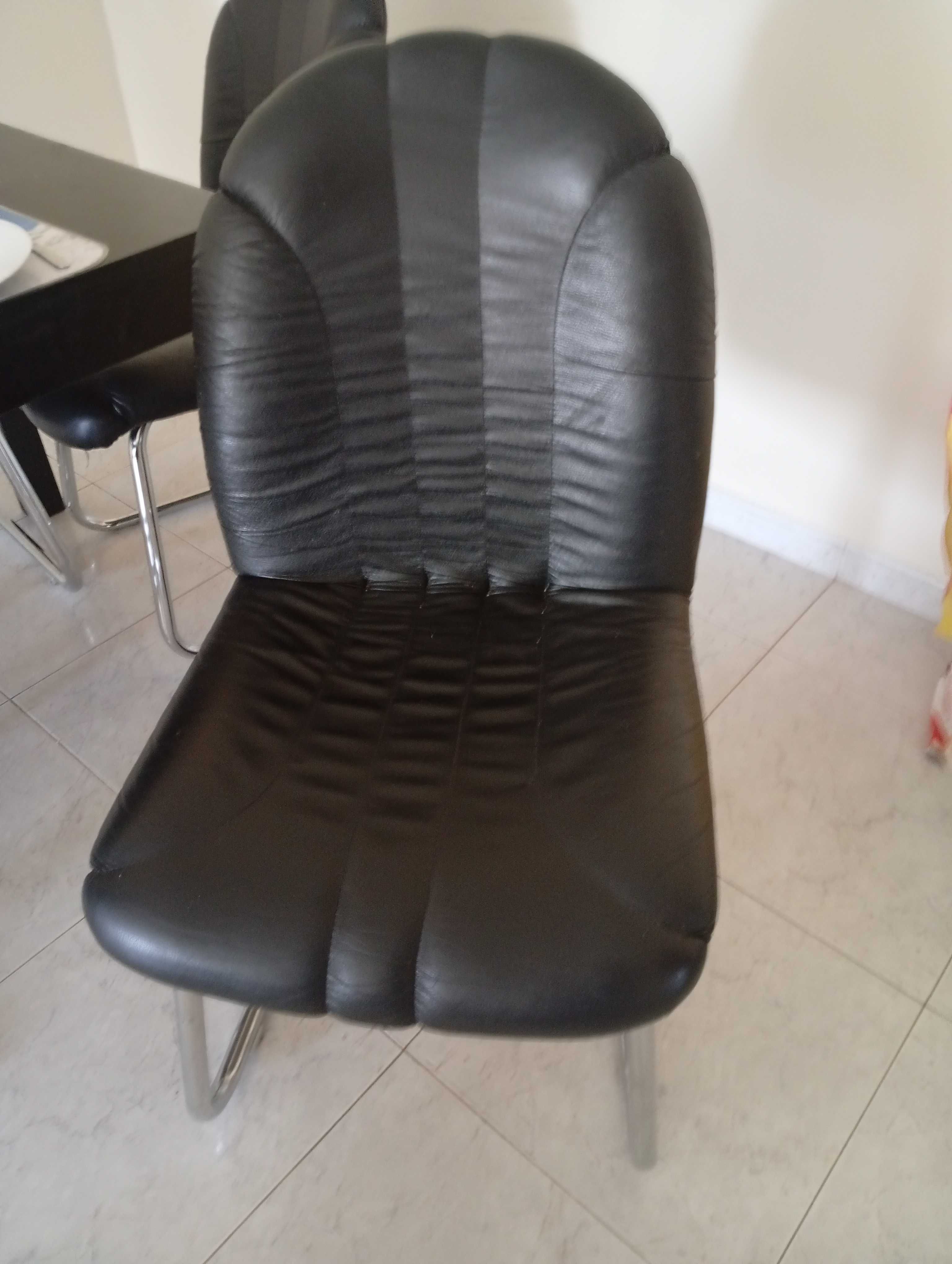 6 cadeiras e mesa de jantar