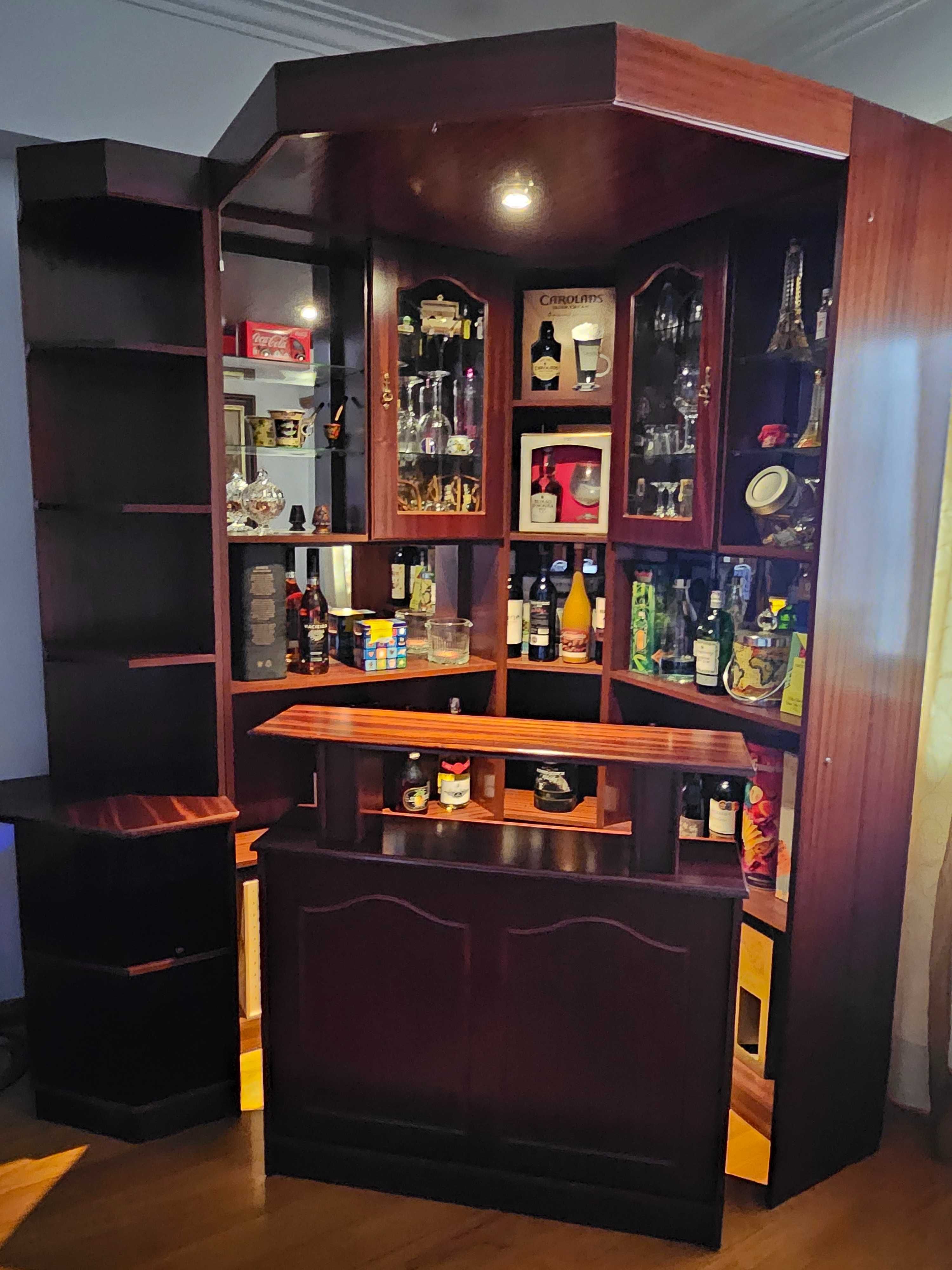 Bar de canto mogno