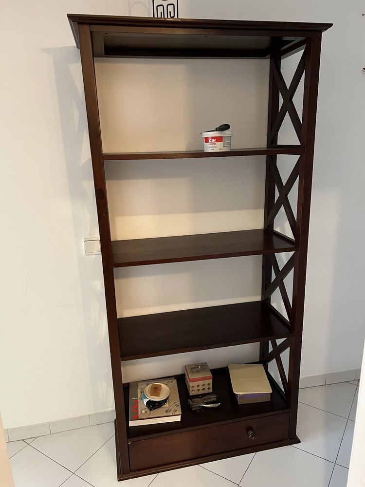 Estante castanha