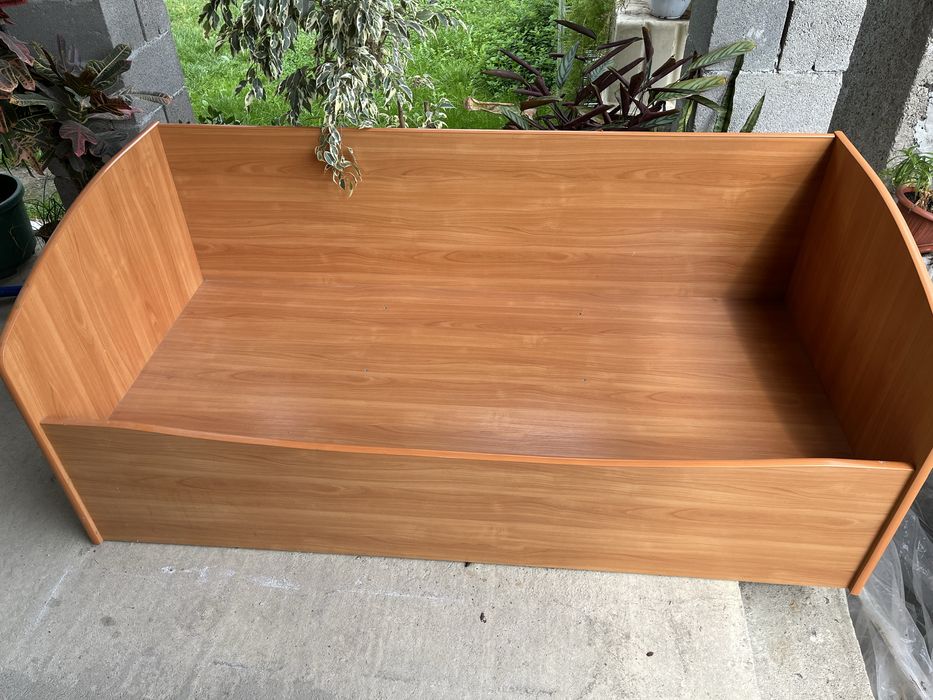 Деревʼяне ліжко в ідеальному стані