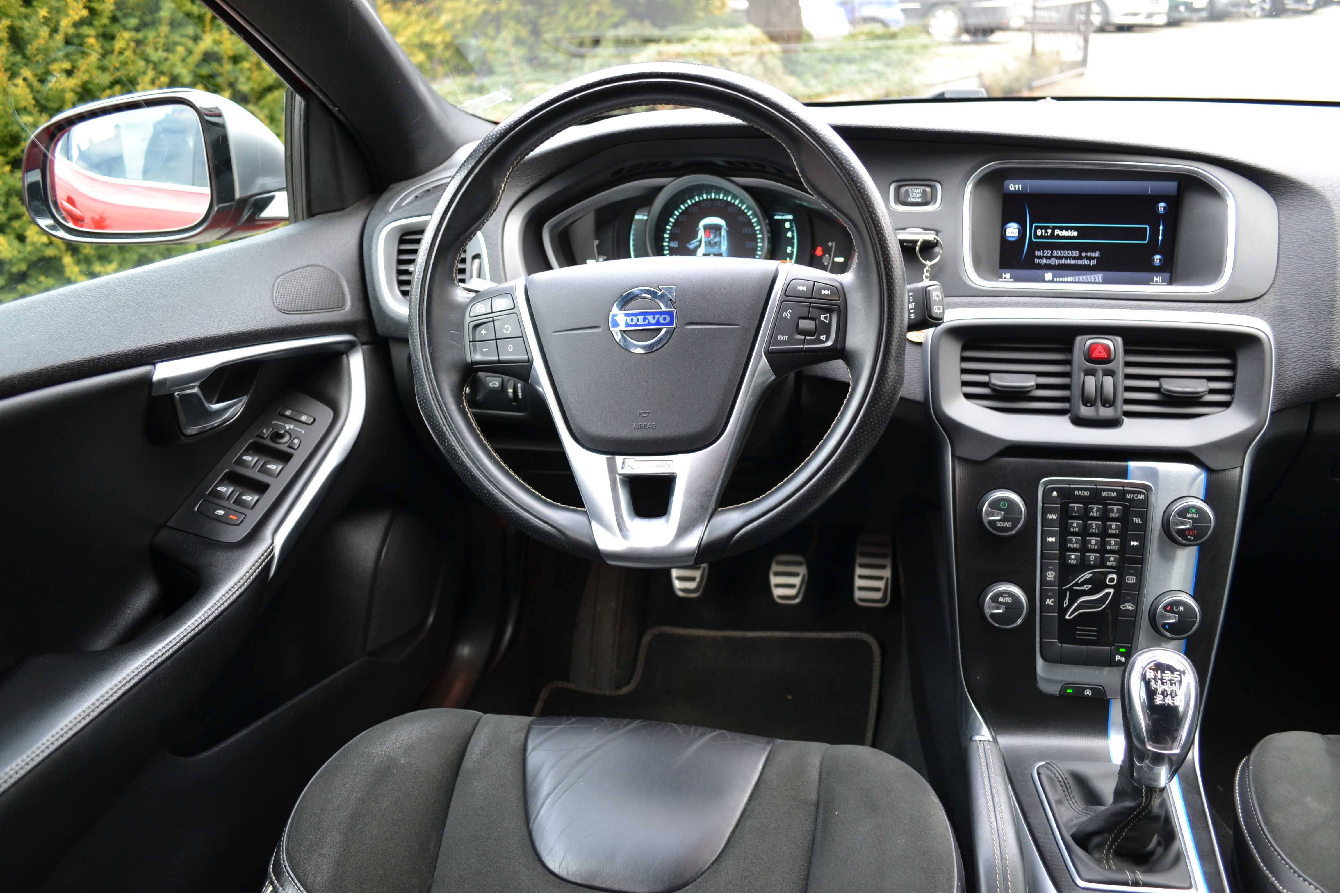Volvo V-40 R-Design 1.6 Benzyna Zegary TFT Zadbane Śliczne Wyposażone