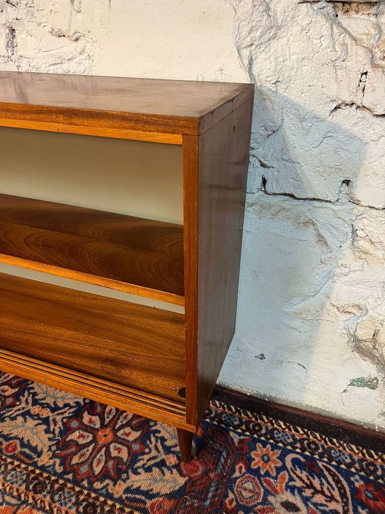 Zgrabna wąska niska biblioteczka prl vintage retro