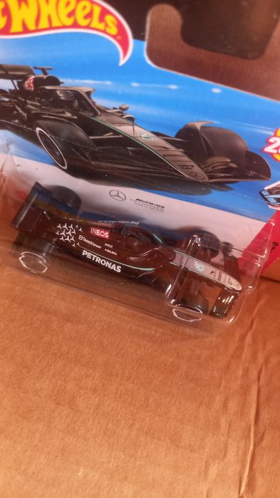 Mercedes-amg Petronas Formula one team hot wheels