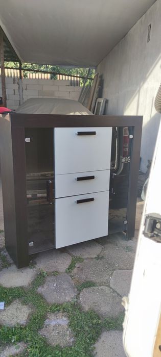 Zestaw mebli pokojowych. Komoda stolik TV witryna