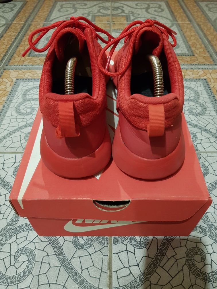 Спортивні кросівки Nike Roshe Run Hyperfuse University Red (42/27 см)