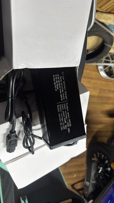 Зарядка 72V 10A 84V Li для електроскутера електровелосипеда самоката