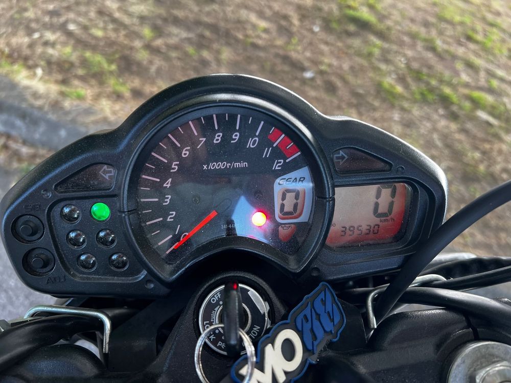 Vendo suzuki 650 GLADIUS 25ks livrete
