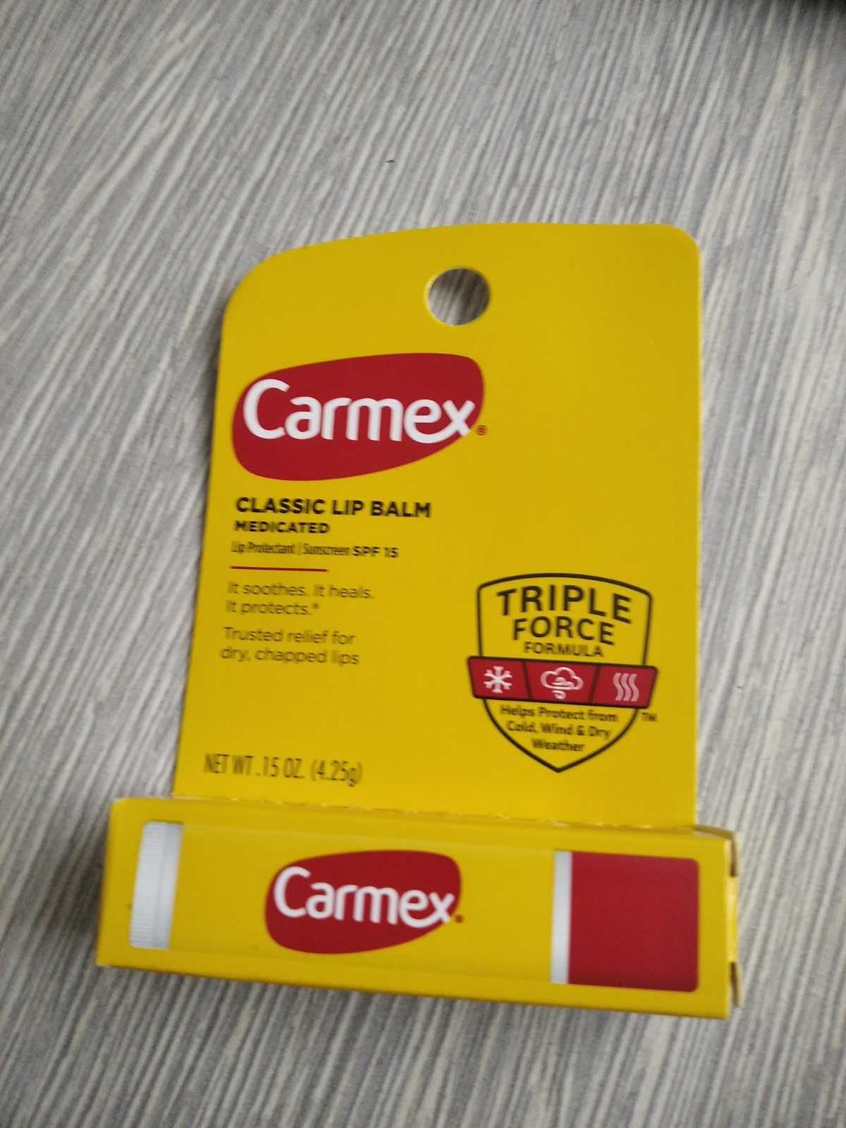 Бальзам для губ Carmex