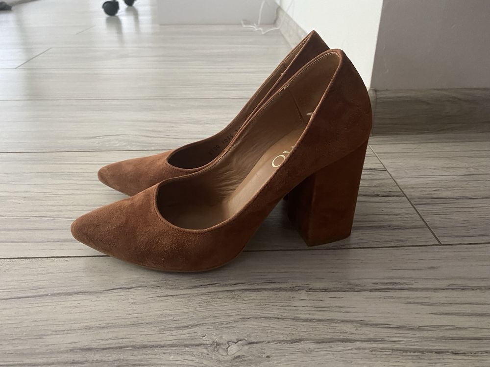 Buty na obcasie ryłko