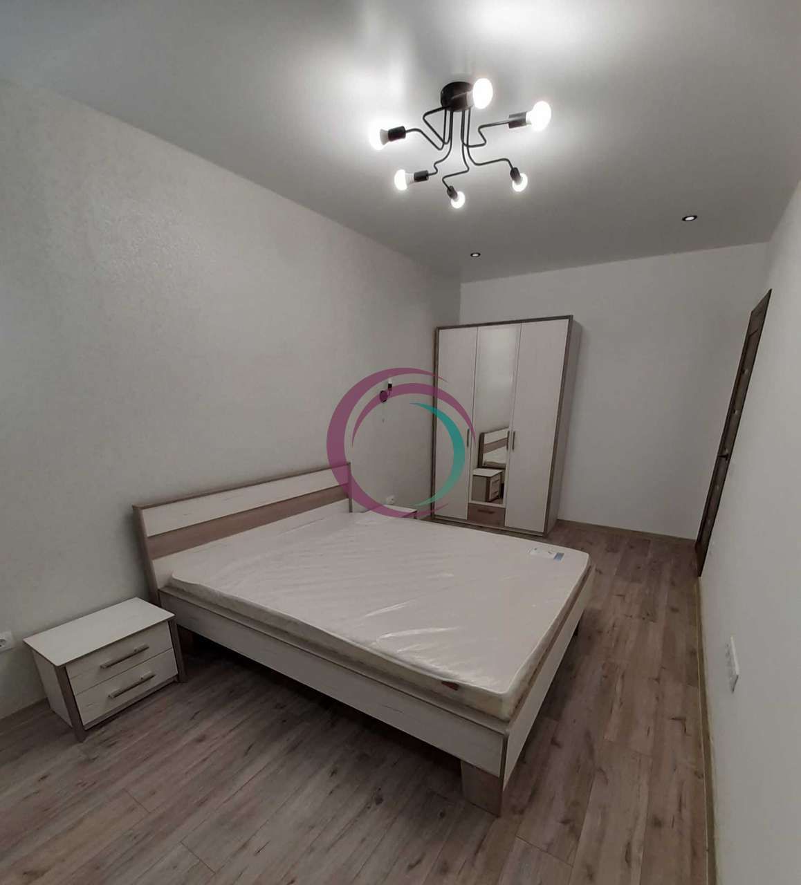 2-к. квартира з функціональним плануванням, меблями та технікою за