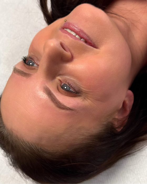 Makijaż permanentny brwi metodą OMBRE