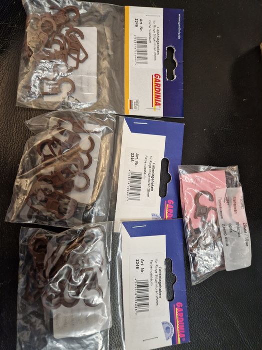 За 4 комплекти Gardinia  Гачки із застібкою на кільця до карнизу горіх