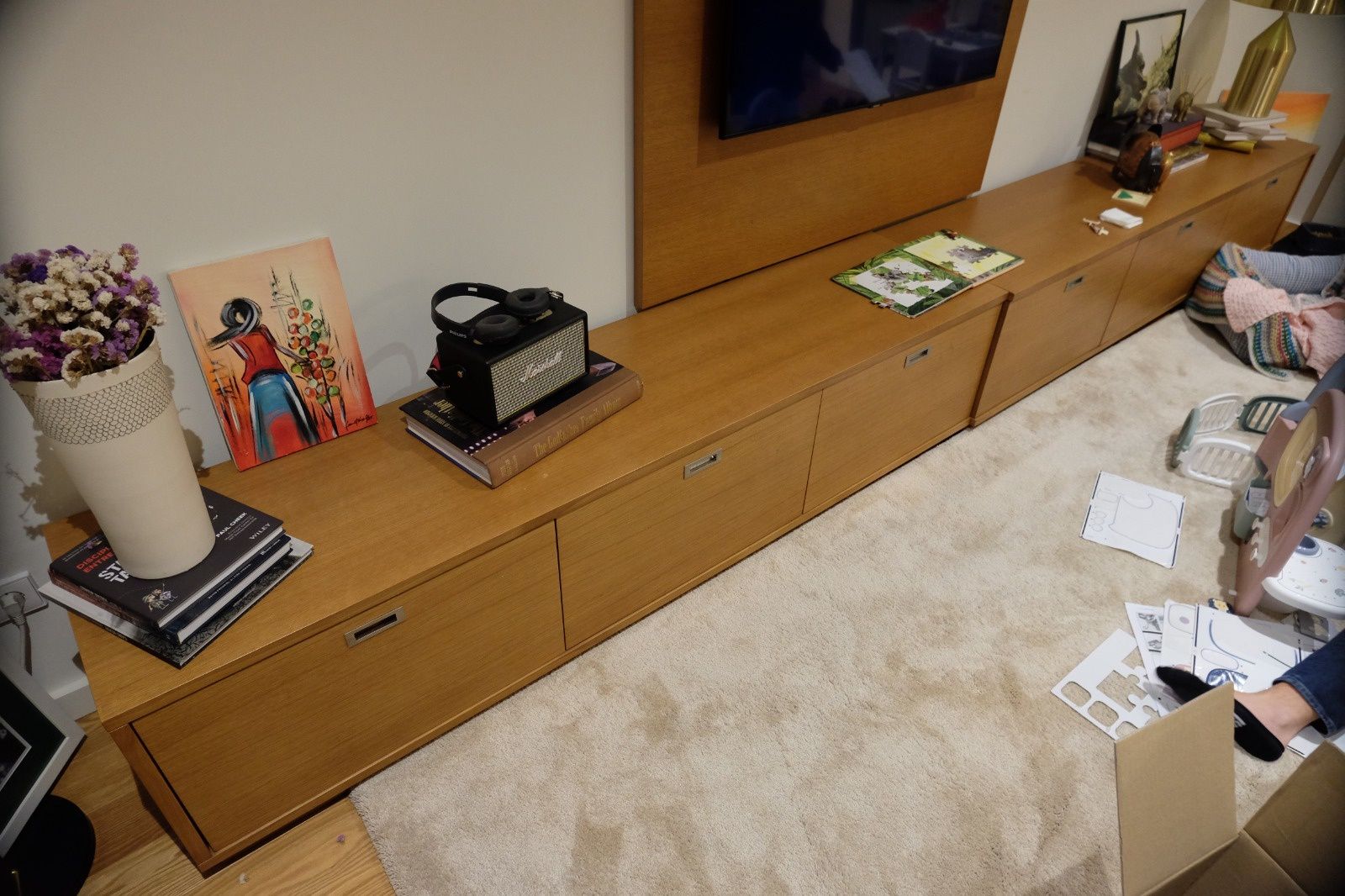 Base e painel de TV