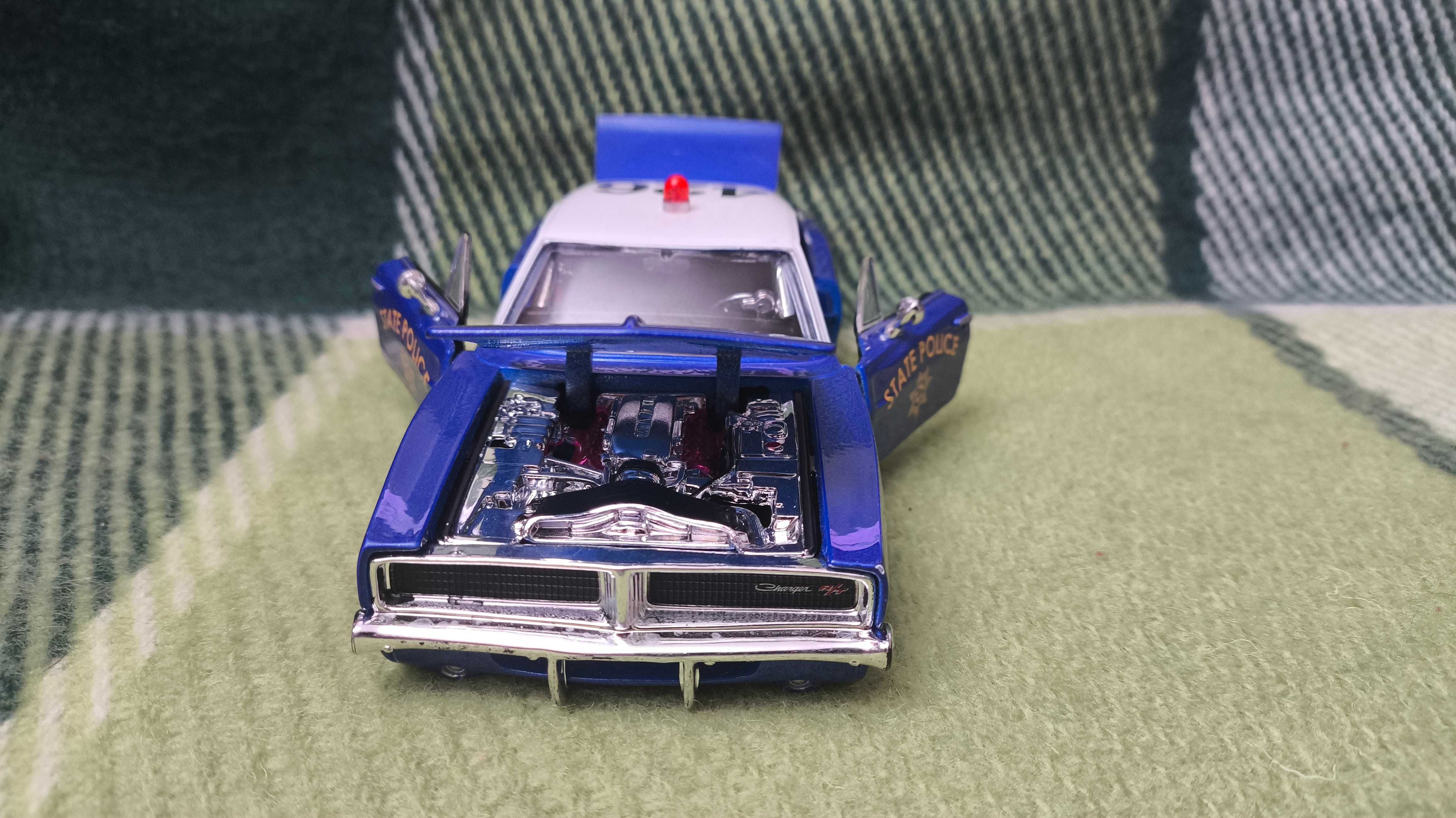 Машинка Dodge Charger RT 1969 1.24 Maisto State Police