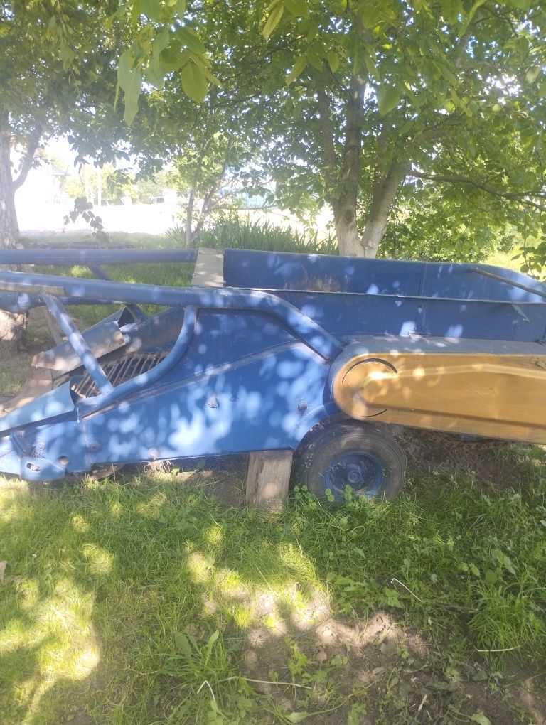 Продам картоплю копалку