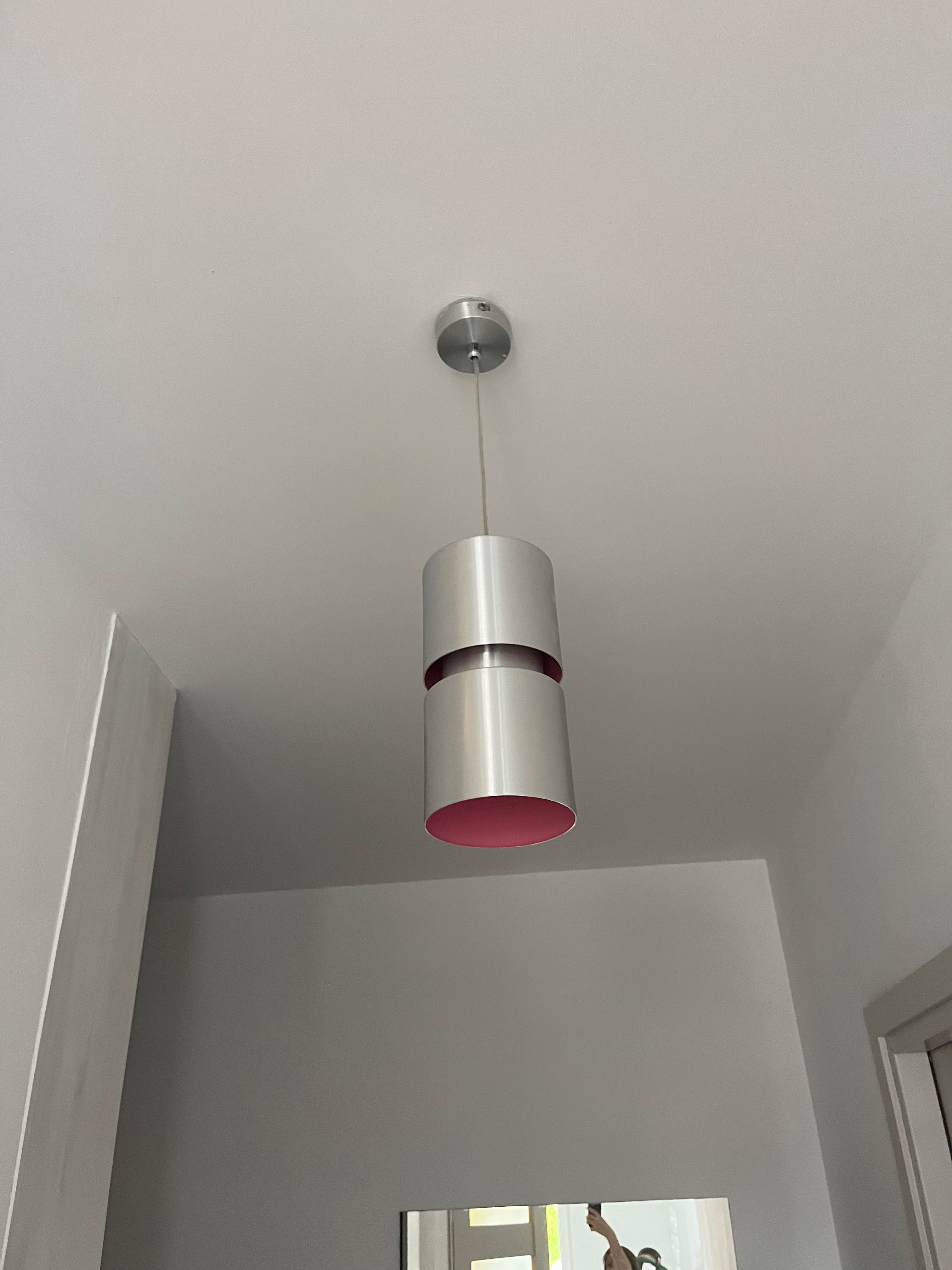 Lampa do korytarza sypialni wisząca minimal rozowa