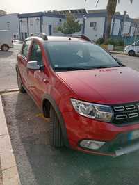 Dacia Sandero vermelho