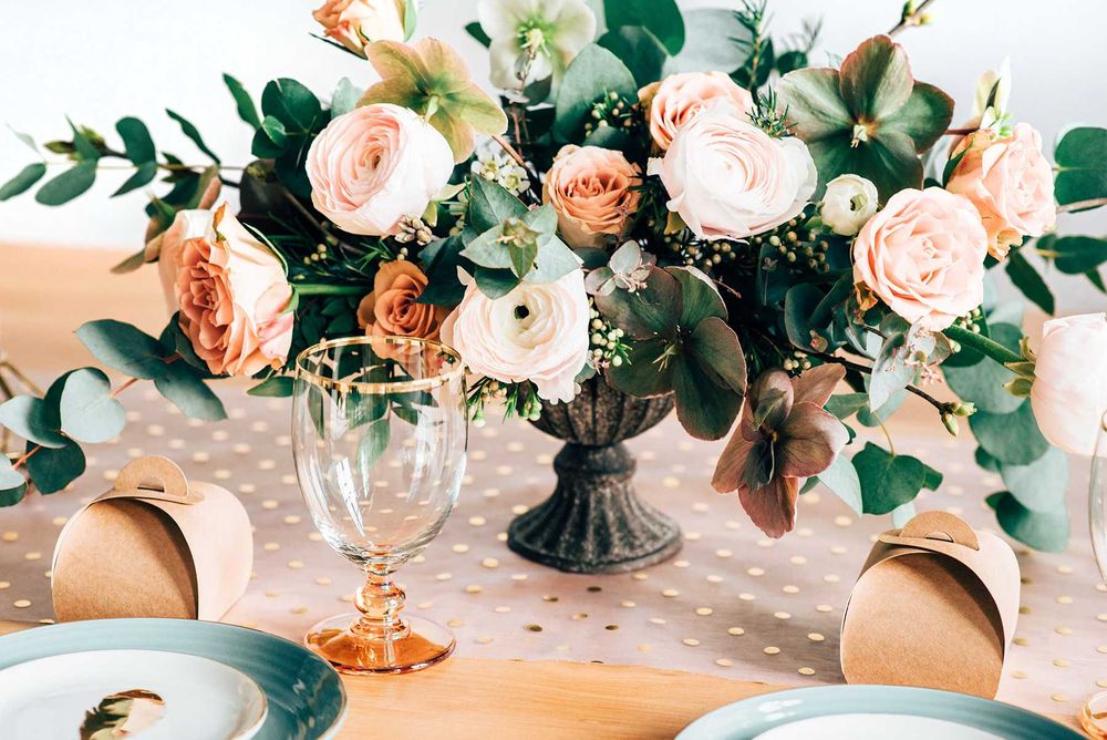 Organza z nadrukiem ze wzorem "KROPKI" 36cm/9m BIAŁA ZE ZŁOTYM