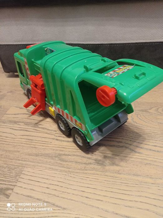 Duża zabawka śmieciarka z dżwiękami i ruchomymi elementami