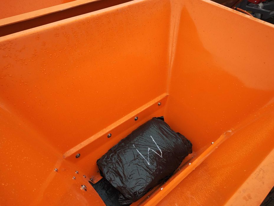 Piaskarko Solarka - Posypywarka Motyl 600 L - Przystawka Komunalna