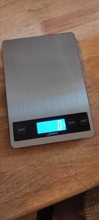 Cyfrowa waga kuchenna z powierzchnią ważącą do 15 kg