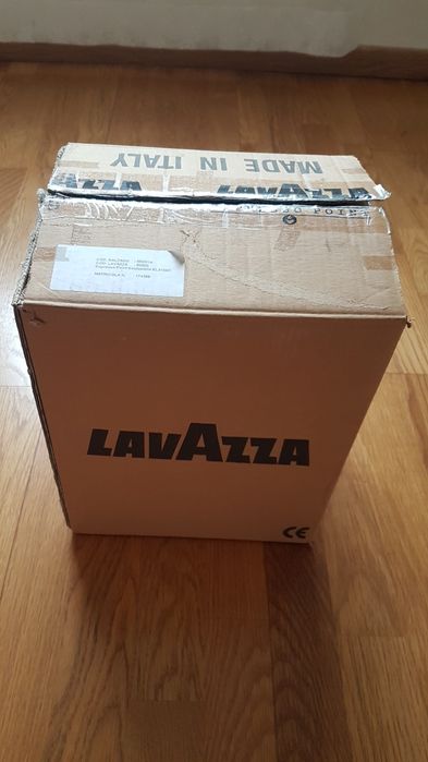 Máquina de café lavazza na embalagem,em estado novo.