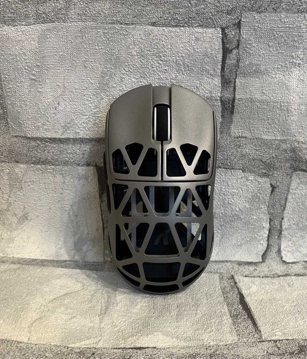 Ігрова миша ATTACK SHARK R2 з магнієвого сплаву PAW3950 сірого кольору