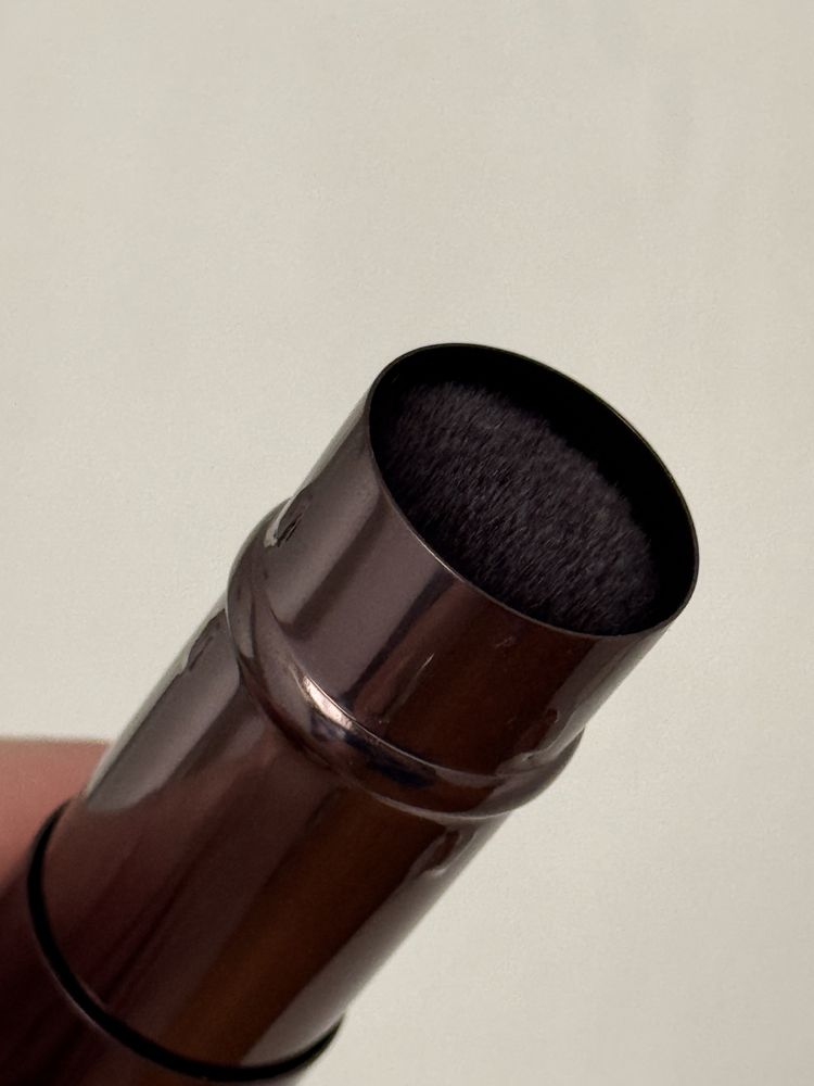 Nowy pędzel do makijażu Hourglass Double-Ended Complexion Brush