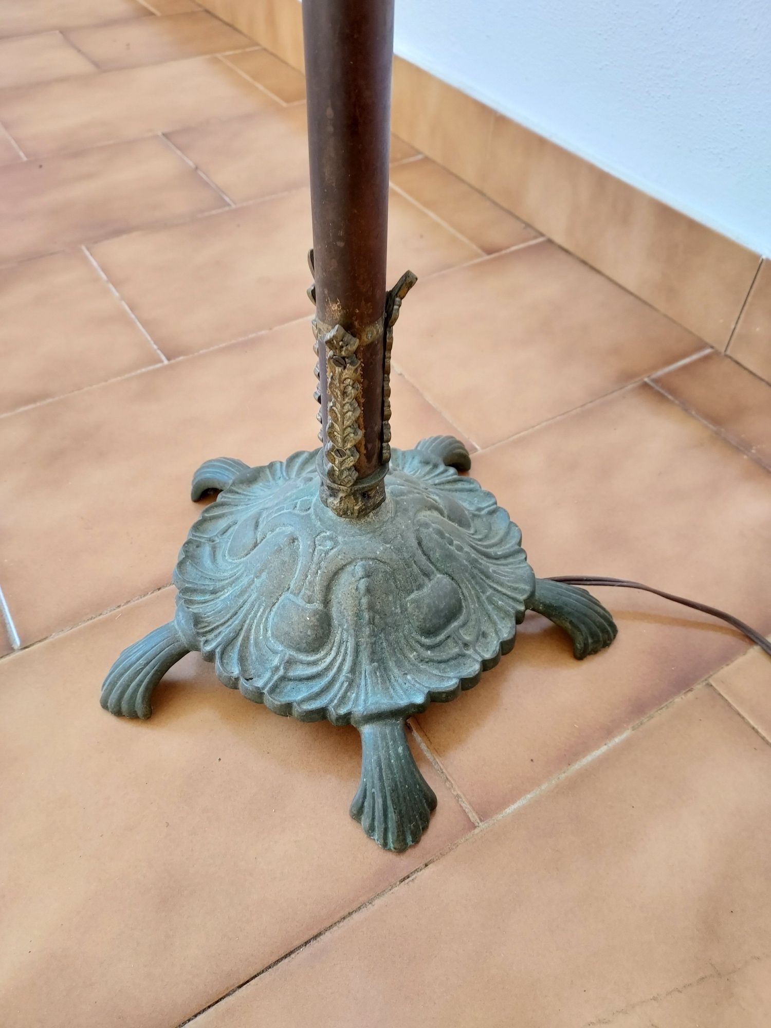 Candeeiro de Pé Alto Vintage