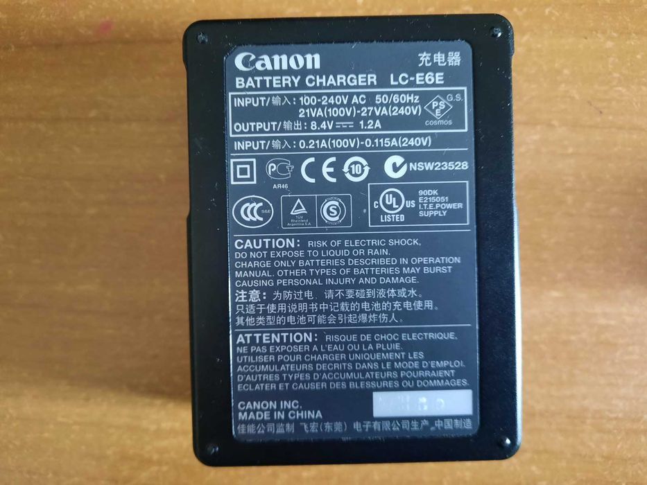 Зарядний пристрій, кабель живлення, акумулятор для фотоапарата Canon