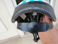 Capacete de protecção de crianças com  botão de reajuste