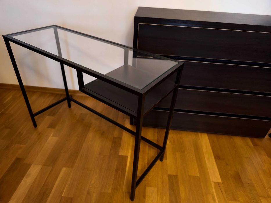 Biurko Ikea czarne szklany blat VITTSJO